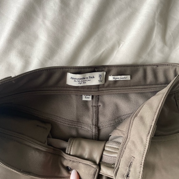 Never Worn! Abercrombie Curve Love Leather Cargo Pants — size 26 - Picture 3 of 6